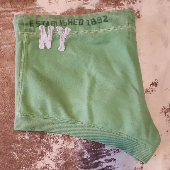 Abercrombie & Fitch Women's NY Athletic Short Shorts. Size: L